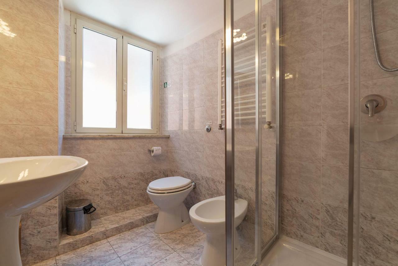 Casa Zeffiro - FromhometoРим Экстерьер фото